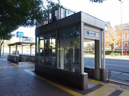 地下鉄桜田門駅から旧江戸城外桜田門・二重橋へ向かうバリアフリールート : 皇居外苑一般財団法人国民公園協会