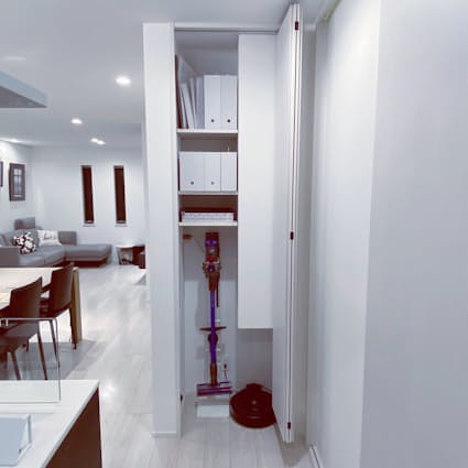 tower タワー モバイル充電ステーション 充電ステーション シンプル おしゃれ スマホ 時計 眼鏡 メガネ ケース 置き スマホスタンドスマートウォッチ 充電 デスク周り デスク 上 収納 山崎実業