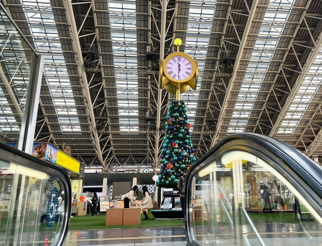 リニューアルの新大阪駅中央口改札付近の風景』新大阪駅周辺・十三 大阪 の旅行記・ブログ by tsunetaさん フォートラベル
