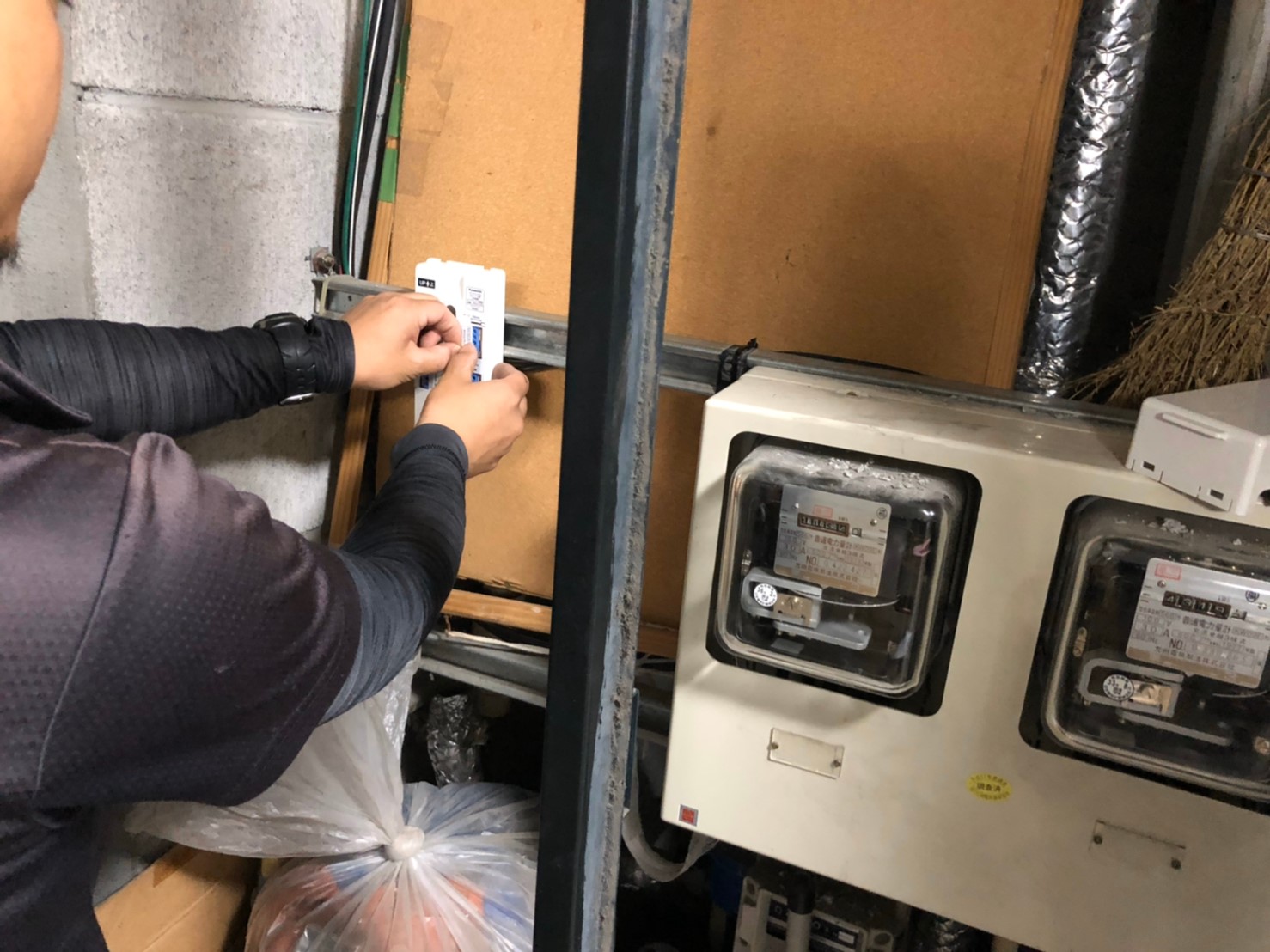 インターホンの配線は仕組みが複雑。自分で交換するより業者に頼もう