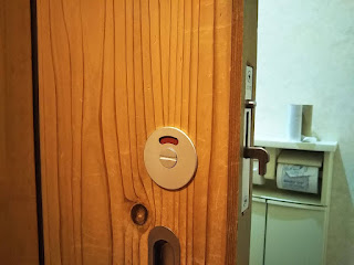 トイレの鍵 勝手に閉まる 直し方TikTok