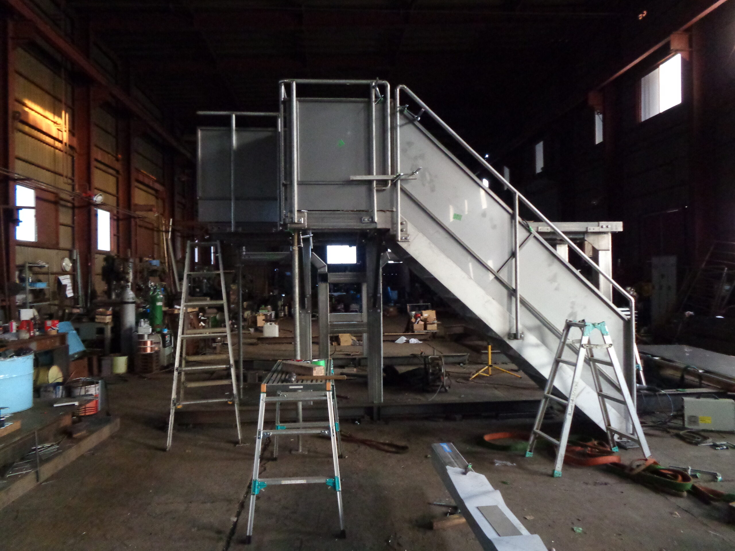 屋上架台電設資材・金物製作.com特注金物スピード調達