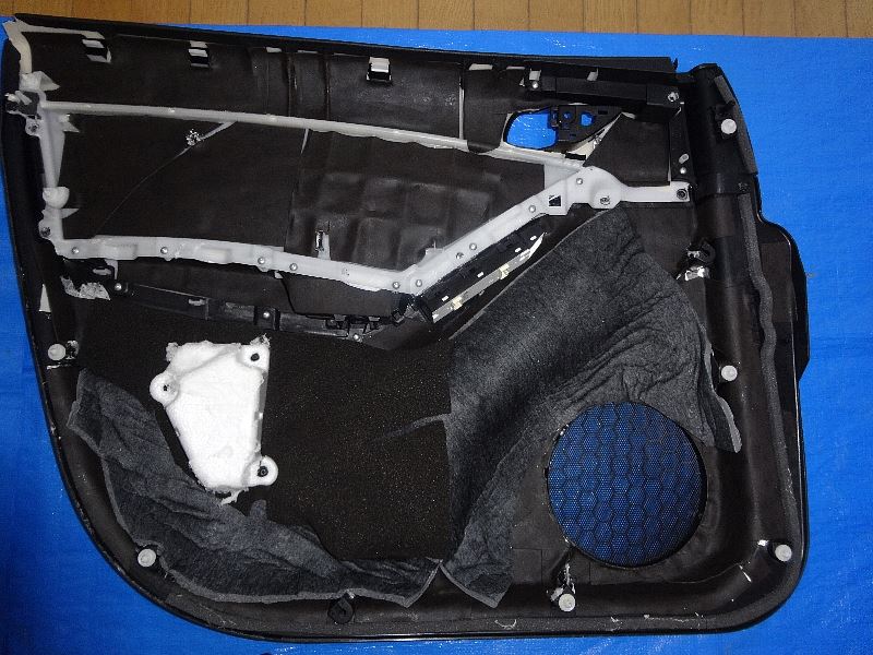 プラスチックパネルへの吸音材の貼り方 ドア内張り編