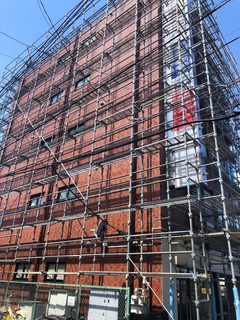 屋根塗装に足場は必要？費用相場と注意点を徹底解説沖縄県で外壁塗装・防水工事なら新装美にお任せ