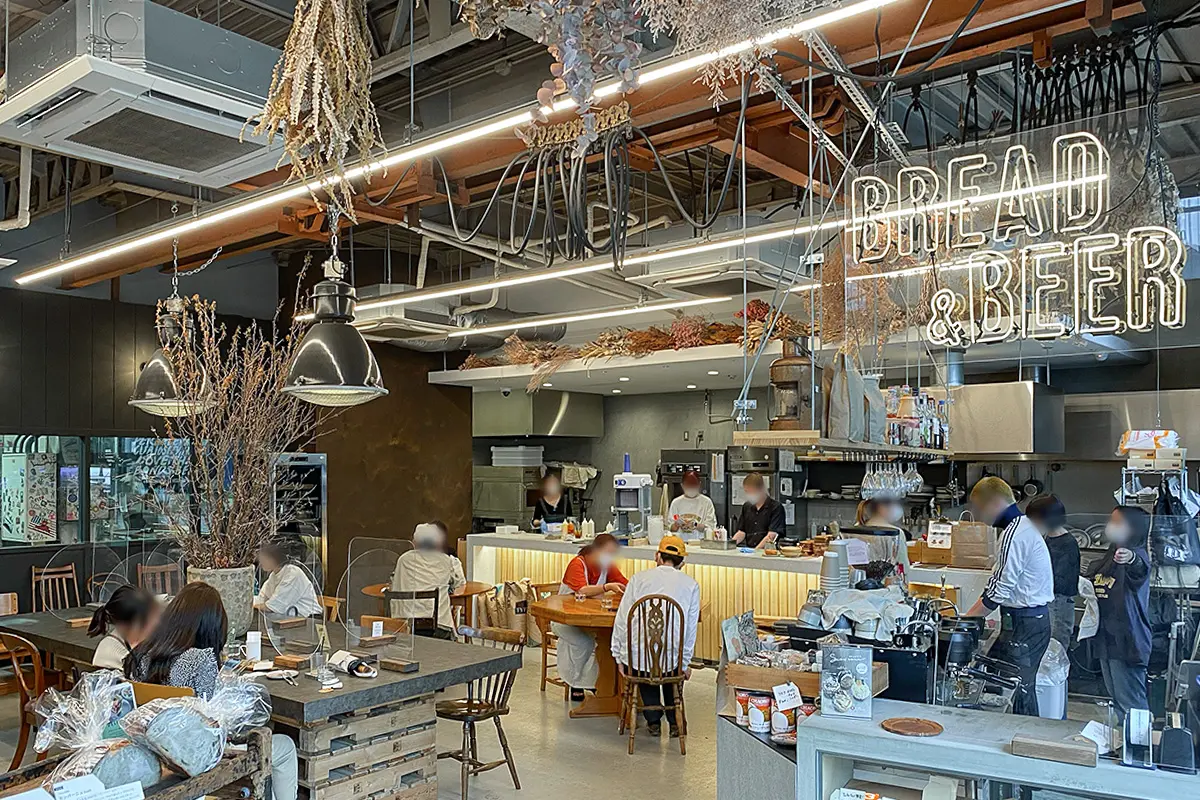 大阪・中津 「KNOT MARKET PLACE ノット マーケット プレイス 」一味違う『シュプリームクロワッサン』が味わえるハイセンスなベーカリーカフェよっしー@関西グルメの食べ歩き三味