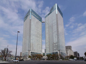 L stay & grow Harumi Koso Architectural Laboratory, 1975, Tokyo L stay &grow晴海上浪恒構想建築設計研究所 1975年竣工 中央区晴海3-8-1 前回撮影時は「ホテルフクラシア晴海」という名称だった。 再訪artdesignarchitectarchitectureig_architecture