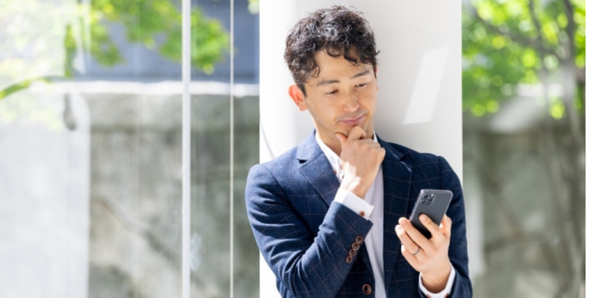 夏のクールビズにはポロシャツがおすすめ！ビジネスシーンでの最適な着こなしをチェックコラム AOKI公式通販