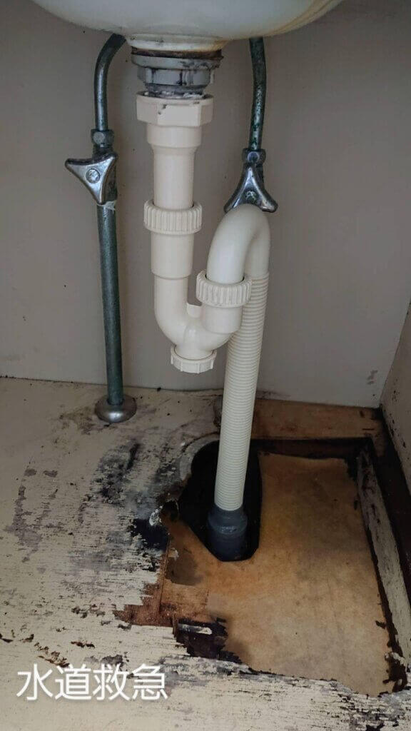 屋外排水管の水漏れ修理承りました！助ジロ