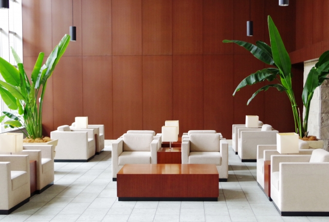 マンショントラブル 注意されても共用部分に私物を置き続ける住人にペナルティを与えることはできないのか？ 弁護士が解説マネーポストWEB