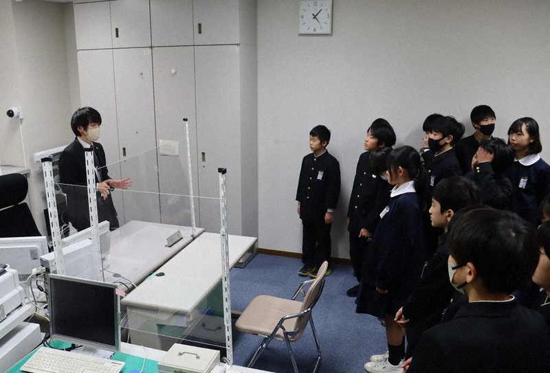 セットの裏側 取り調べ室の机が透明な理由は？ 『インビジブル』警視庁編TBSテレビ