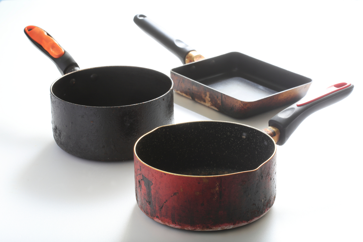 鍋の焦げ付きを落とす必須テクニック！８種類の素材別にわかりやすく解説 - CANARY