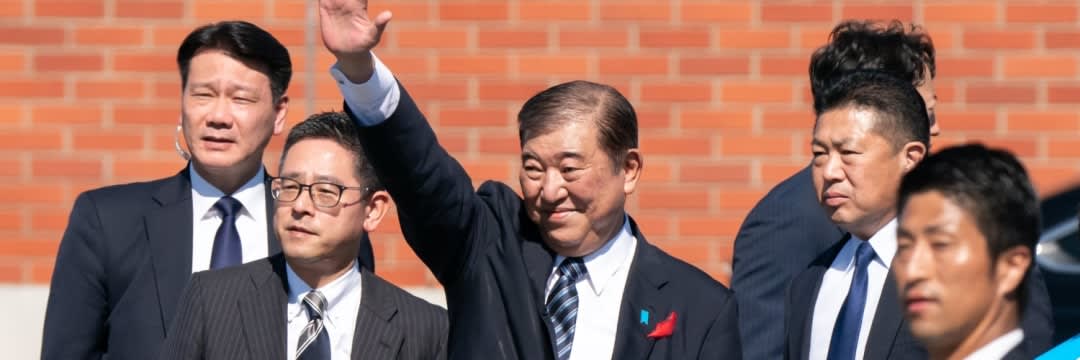 第1166回・選挙カーの「ウグイス嬢」 避けたい？問題ない？ – 毎日ことばplus