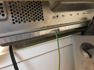 簡単 アース線のワンタッチ式 ネジ無し の取り付け方を解説 写真７枚で手順を解説