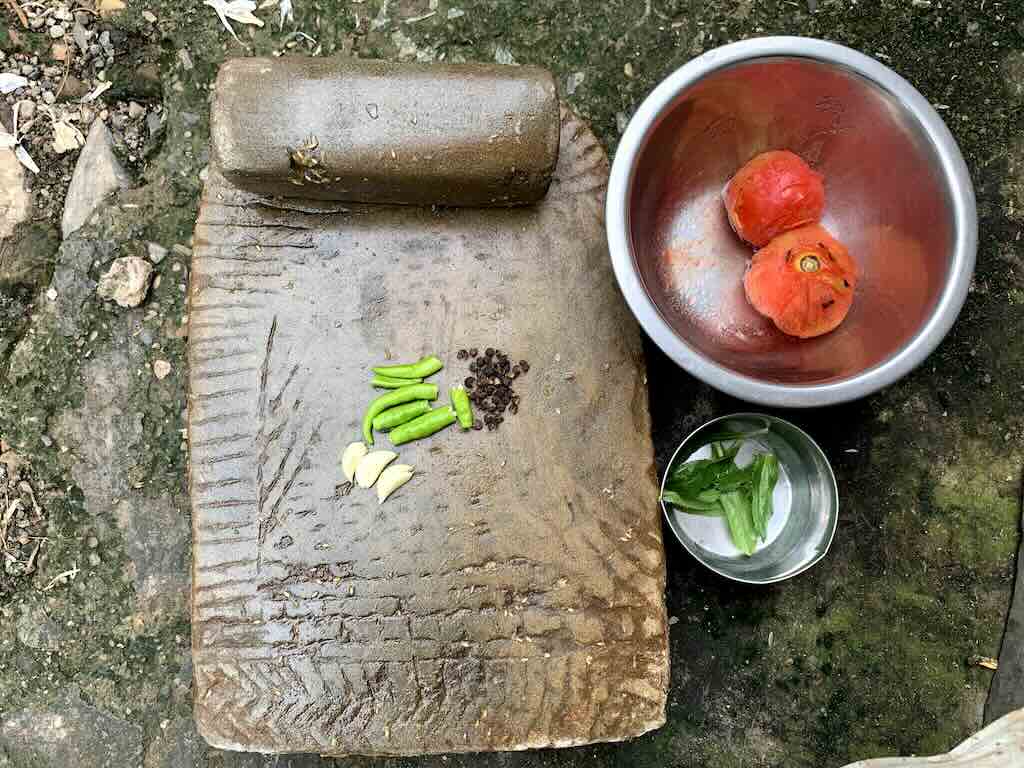 ネパール大震災による停電の経験から精神的苦痛を和らげるために開発。スマホの懐中電灯用ランプシェードとして利用可能なネックレス「エネジュエリー・しずく」をクラウドファンディングプロジェクトに提供株式会社ケイ・ウノのプレスリリース