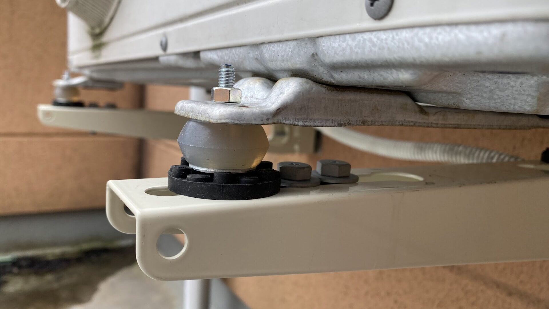 Amazon.co.jp: 室外機用エアコンカバー、固定ワイヤー付き4mmPVCプラスチックシェル、屋外機器およびAC用の雨雪保護キャノピー、取り付け簡単Color : White, Size : 97x45x15cm: DIY・工具・ガーデン