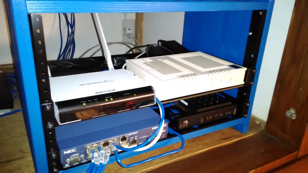 個人宅サーバルームを整理する、ラック内のPC機器や棚を整頓☆もきゅもきゅもみゅーん