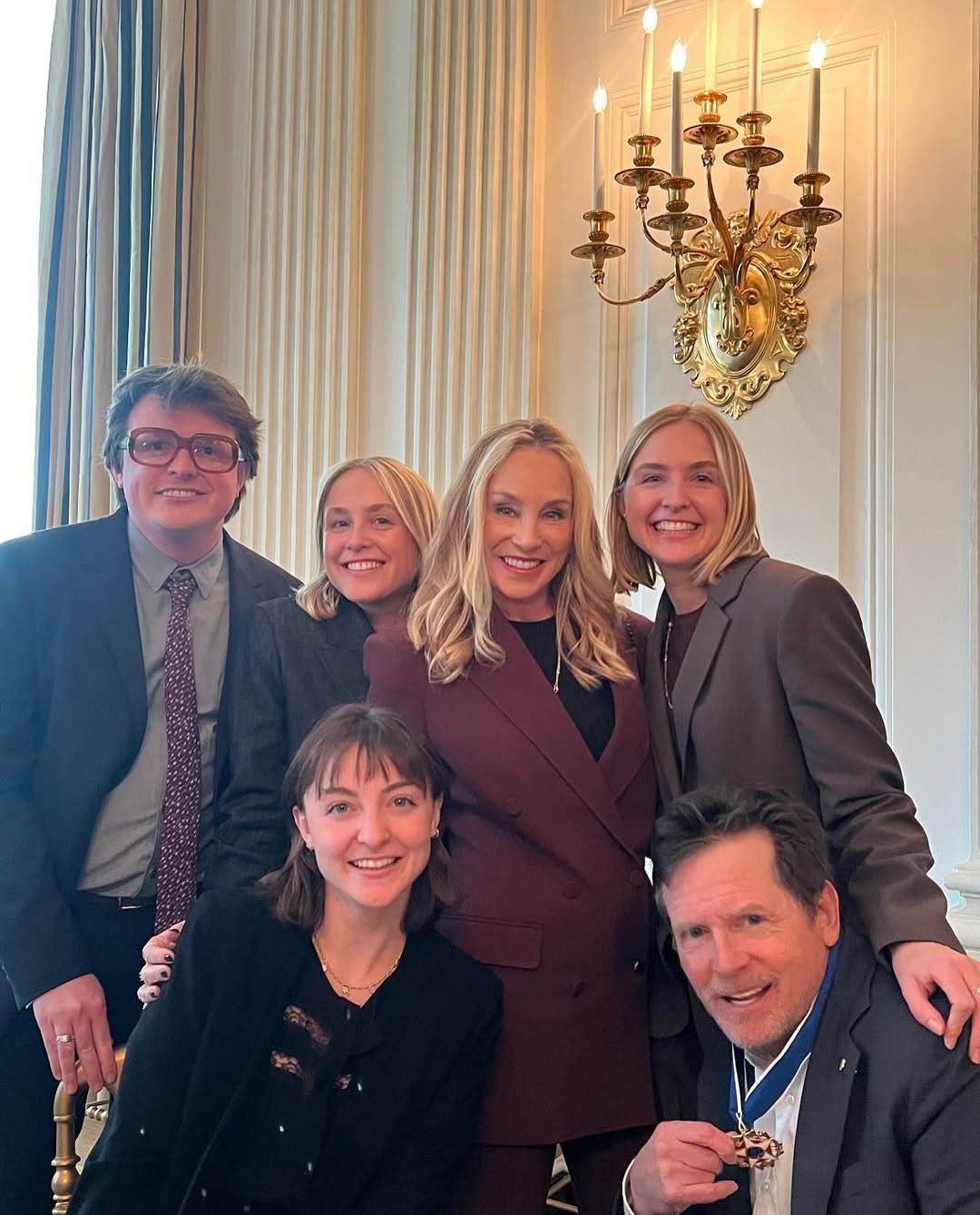 29 歳で不治の病にかかった800億の資産家マイケル·フォックス結局彼の下した決断 - YouTube