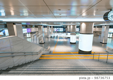 Sendai.log 002：仙台駅西口改札前 せんだいメディアテーク