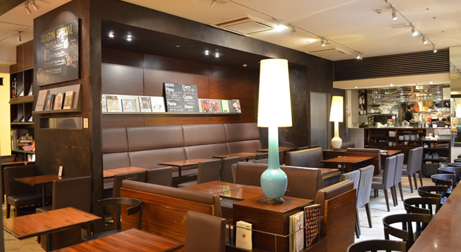 JR本八幡駅 徒歩0分の喫煙できるカフェしばさんのカメラ・腕時計のブログ