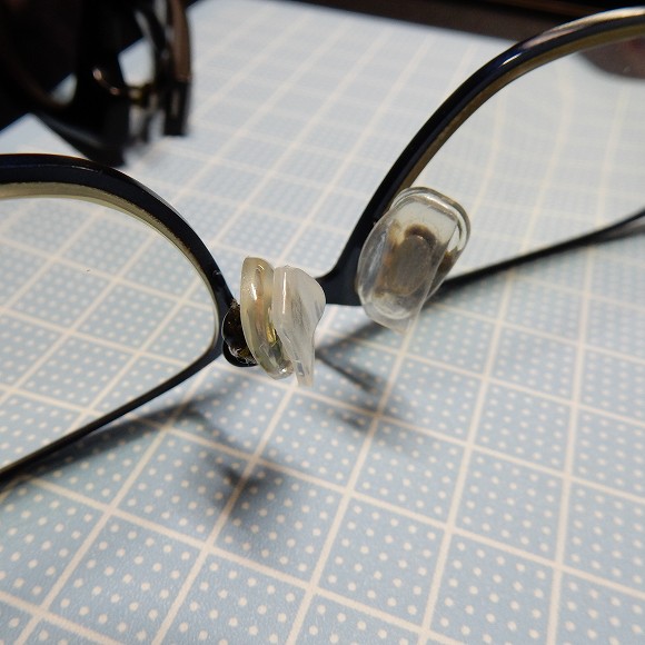 眼鏡の鼻パッドは100均セリアで買える？ダイソーやキャンドゥなどどこで買えるか調査100均ショップ.jp