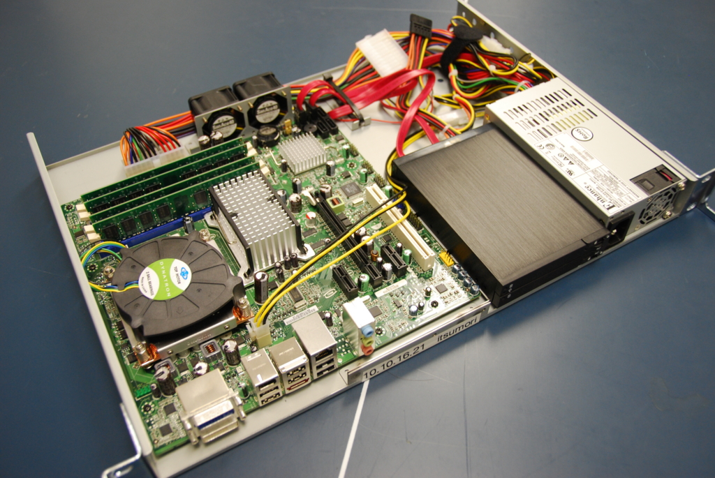 自宅サーバールームコンソールモニターの設置見直し