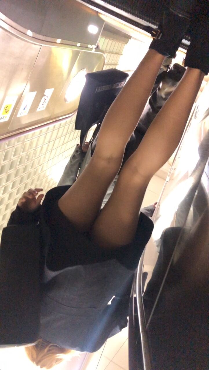JK風ギャル痴漢 無抵抗なギャルが強引に痴漢される！！学生スカートで朝の満員電車に乗車するとそうなりますよね- devil999.com - 盗撮 ・のぞき