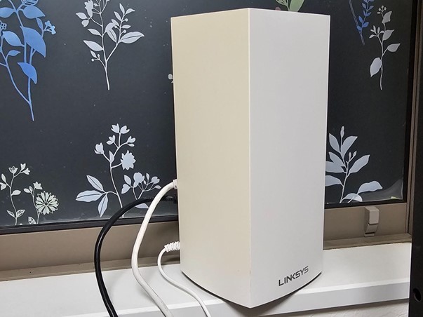 Wi-Fiルーターの置き方」の定説を検証！ 場所や壁で電波状況はどこまで変わる？ イニシャルB- INTERNET Watch