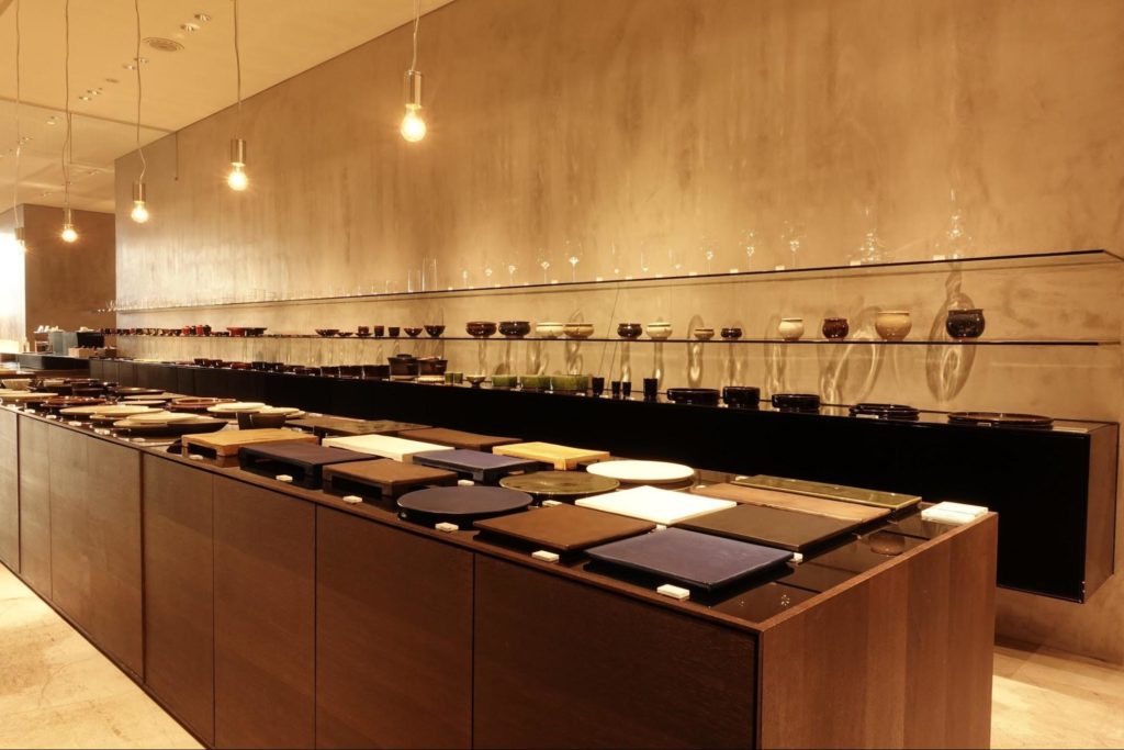 MUSEUM CABINET FOR PRIVATE COLLECTIONタイム アンド スタイルコンフォートQ阪急百貨店のインテリアショップ