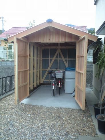 物置小屋作りもようやく完成間近でございます。物置小屋小屋小屋diy小屋作り物置diy物置エクステリアガーデンdiy庭いじりガーデンシェッドシェッド