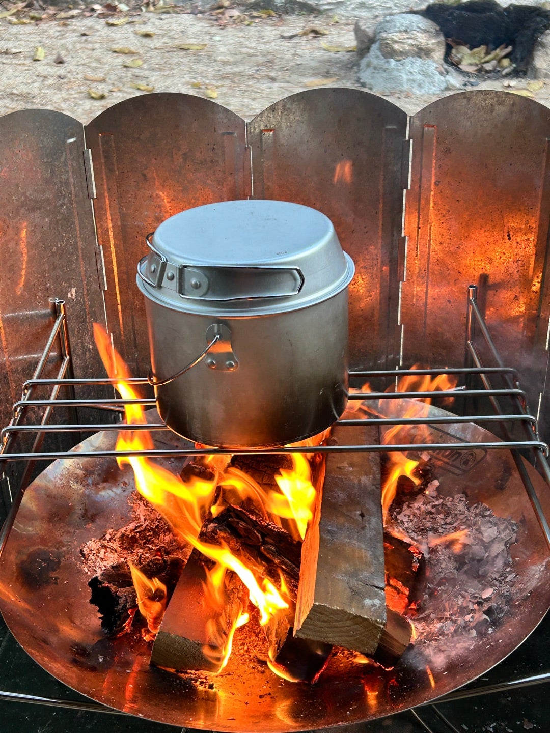 楽天市場IWISS TOOLs 楽天市場店 - キャンピングムーンのファイアーディスク用ゴトクで焚き火料理を極めよう