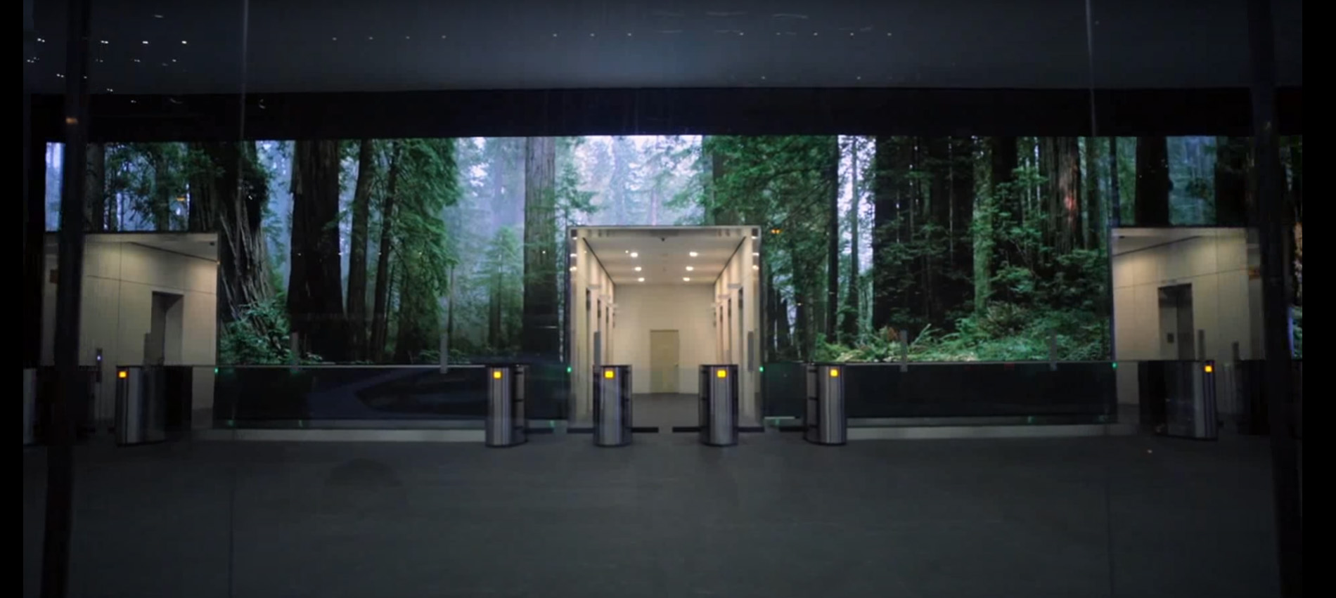 自社商品をディスプレイしたエントランスで企業コンセプトを演出 東京都 港区 130坪オフィスデザイン事例 – オフィスバスターズデザイン