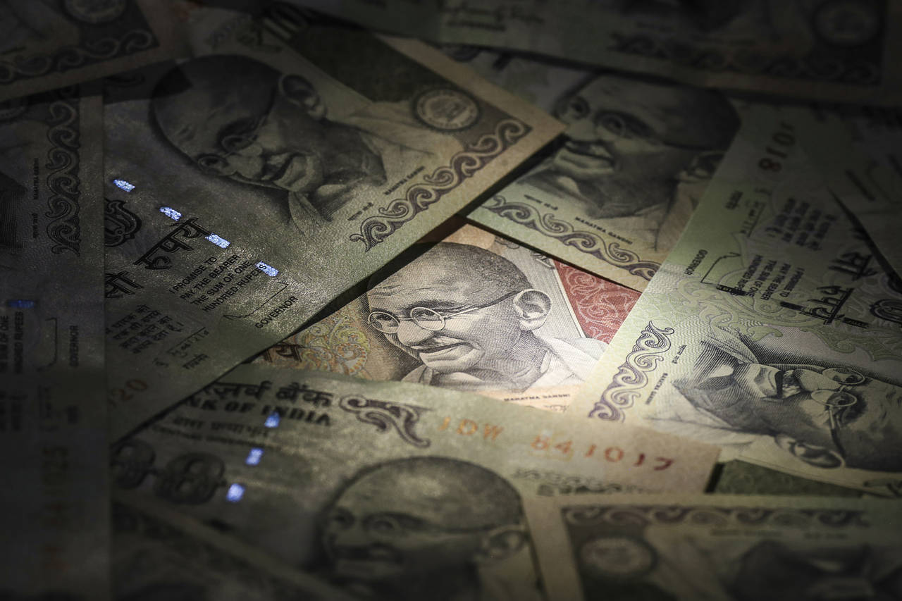 インドルピーが史上最安値更新、米との貿易摩擦で 中銀は介入継続ロイタ