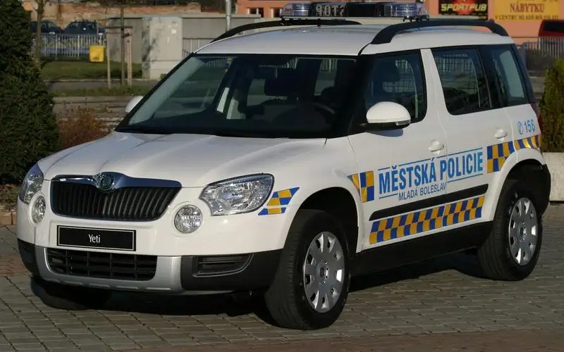 ところ変われば車種変わる 世界のパトカー 2AUTOCAR JAPAN