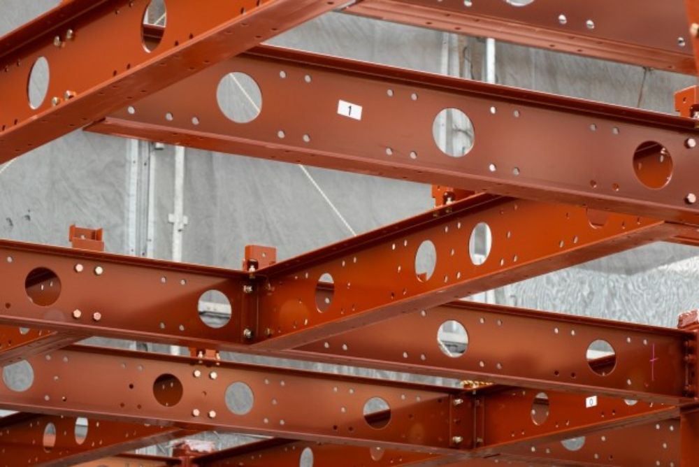 鉄骨造 S造 とは？ 耐用年数や防音性は？ 軽量鉄骨造・重量鉄骨造や鉄筋コンクリート造との違い、鉄骨造のメリットとデメリットも解説SUUMOお役立ち情報