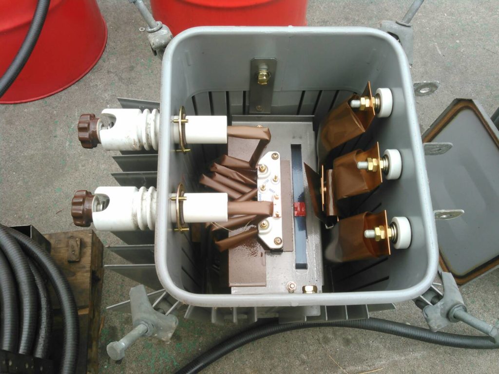 柱上変圧器とは？仕組み・役割・構造をわかりやすく解説