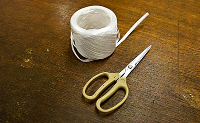 輪ゴムでドアガードを外から開ける