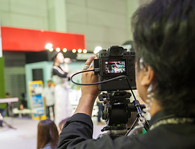 出張カメラマンの派遣・依頼はカメラマンMART