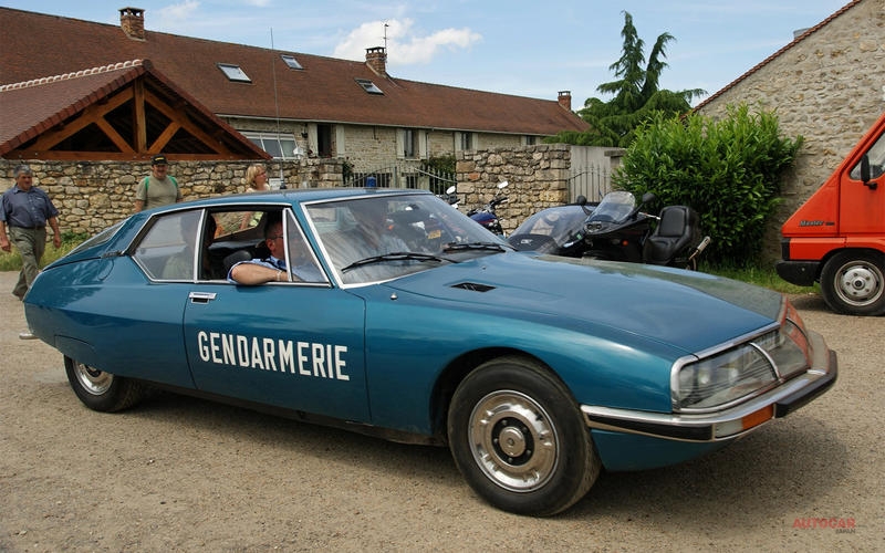 イタリアの警察に配備されるランボルギーニ「ウラカ ：世界のパトカー 写真特集：時事ドットコム