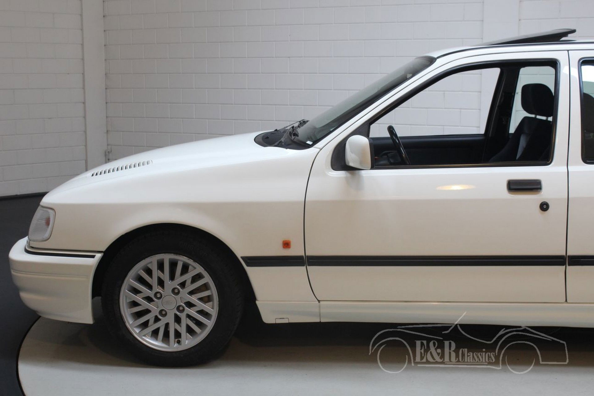 フォードとコスワースというゴールデンコンビによって誕生！ 鳴かず飛ばずだったモデルを生き返らせたシエラRSコスワース シエラRS500コスワース自動車情報・ニュース WEB CARTOP - 2ページ目