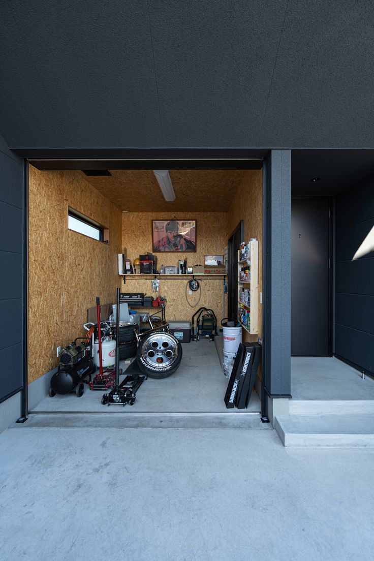 趣味をとことん楽しむガレージは、徒歩0分の遊び場。GARAGE LIFELIFE LABEL Magazine ライフレーベルマガジン