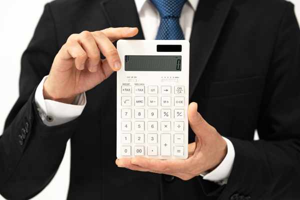 サラリーマンのスーツ代や資格取得を「経費」として節税、「特定支出控除」のポイント - 税理士ドットコム