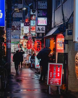 新橋駅の高架下に「陰キャ」も「陽キャ」も引き寄せそうな「薄暗～い飲み屋街」が誕生したワケアーバンライフ東京