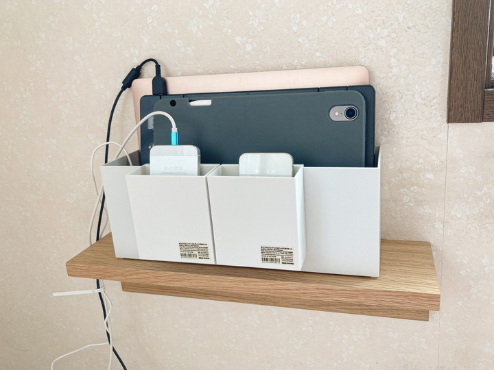 デスク周りのケーブルがスッキリ！ ボックスなどの収納グッズ＆自作アイデアを紹介KDDI トビラ