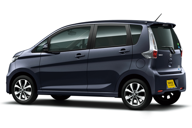 tanto_rear 画像ダイハツ・タントが軽自動車販売トップの座を奪還。N-BOXは2位に 週刊クルマのミライclicccar.com