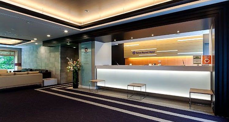 ビジネスホテルの狭いシングルルームの写真・画像素材-Snapmart スナップマート