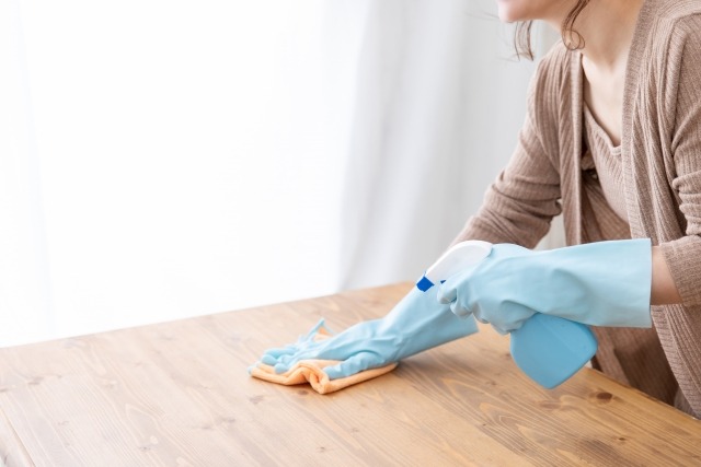 シールのベタベタをハンドクリームで簡単にはがす方法