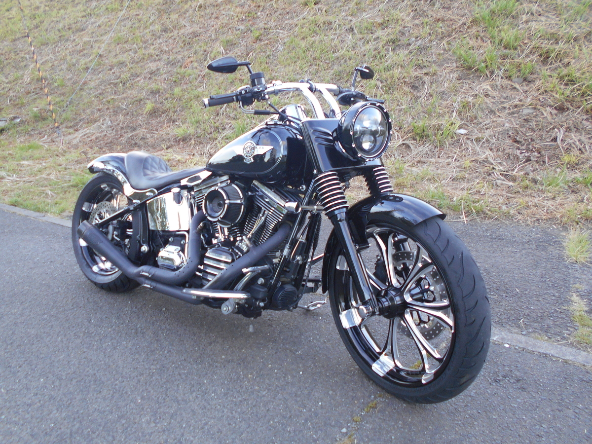 福岡市西区のハーレーダビッドソン中古車販売・修理・カスタム・メンテナンス VAROCK ファットボーイのカスタム