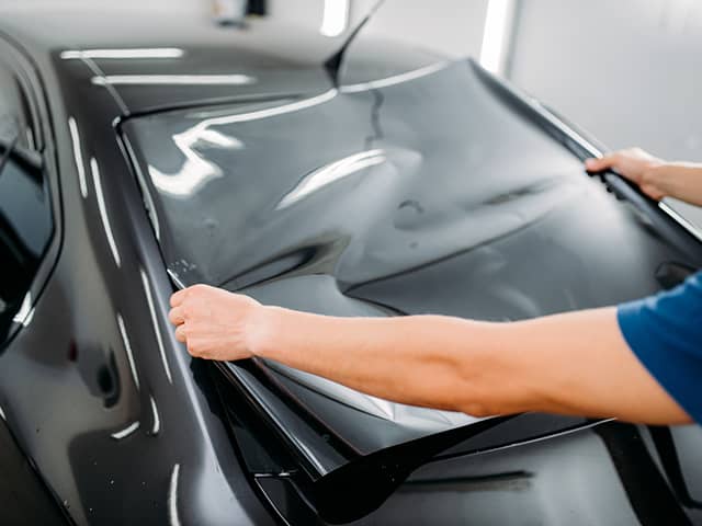 フロントガラスもOK！ 断熱カーフィルムで車内快適！環境車検のサンオータス