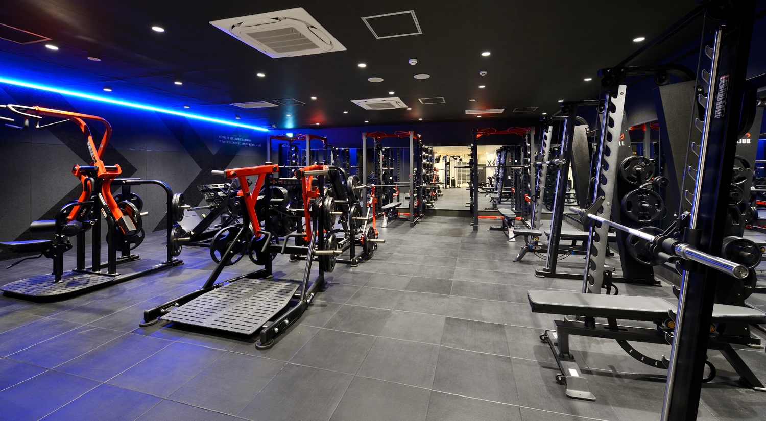 𝑽𝑨𝑳𝑿 𝑮𝒀𝑴 𝑲𝑰𝑵𝑺𝑯𝑰𝑪𝑯𝑶 理想の空間を、月額4,980円で。 税込5,478円VALX GYMは