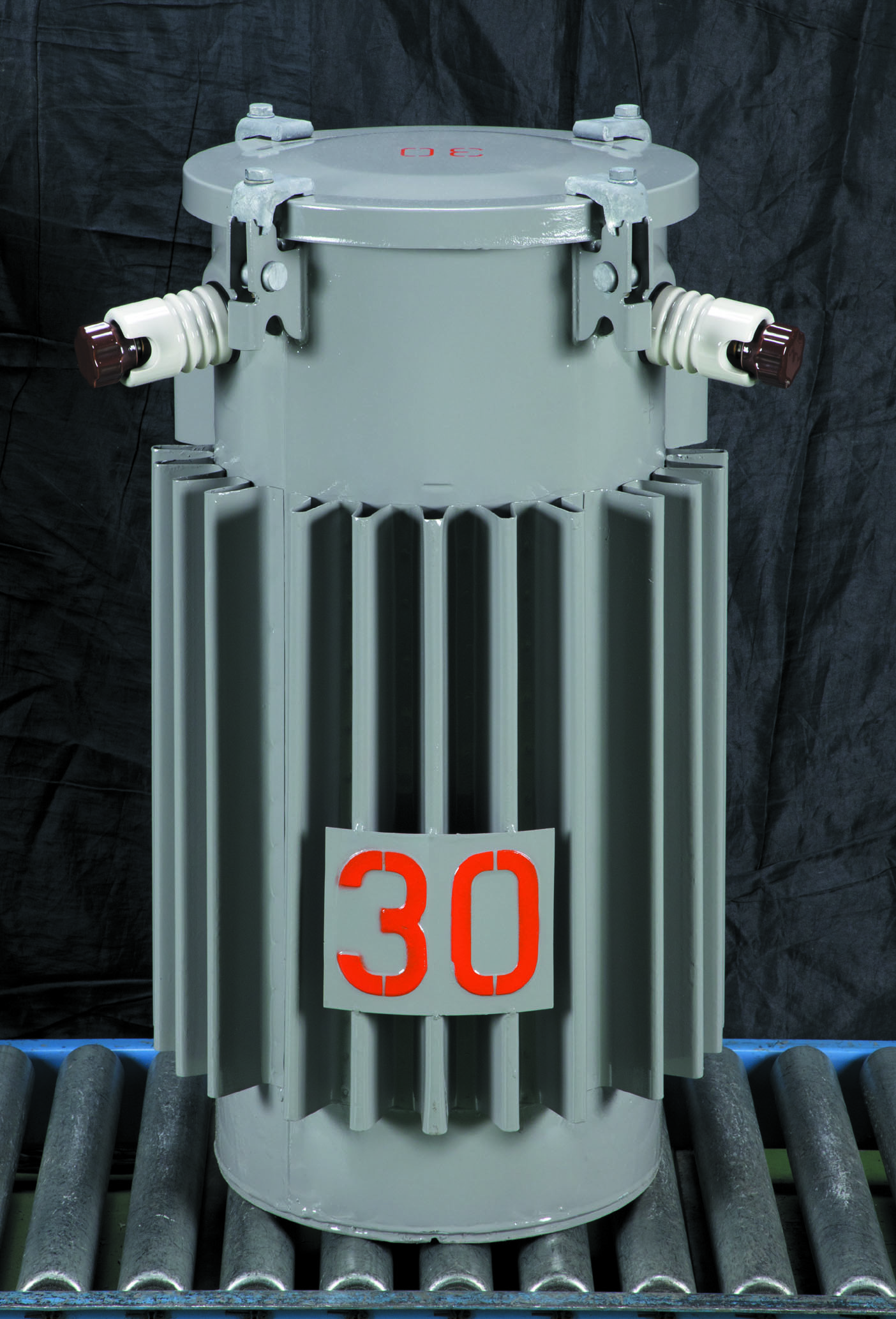 トランスの中身をのぞいてみましたキュービクルの施工、リユース 中古売買株式会社山田電機